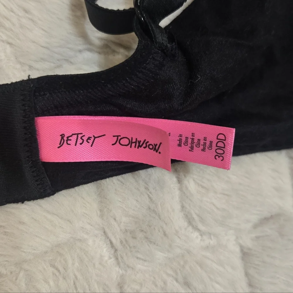 Betsey Johnson Black Lightly Padded Bra, 30DD - Picture 2 of 7
